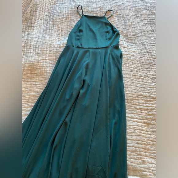 Elegant Green Halter Maxi Dress - Picture 3 of 5